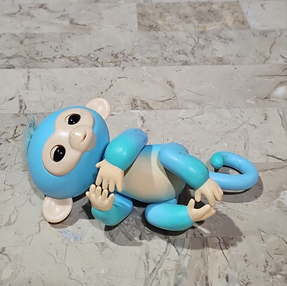 Interactive Blue Monkey Toy By WowWee 2016‎ Fingerlings Baby Monkey Toy Talking